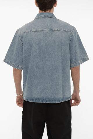 Camicia in Denim a Manica Corta con Logo in Metallo