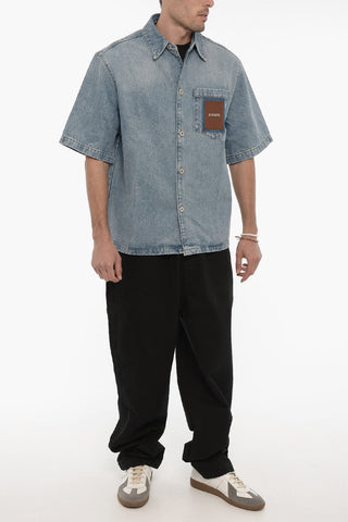 Camicia in Denim a Manica Corta con Logo in Metallo