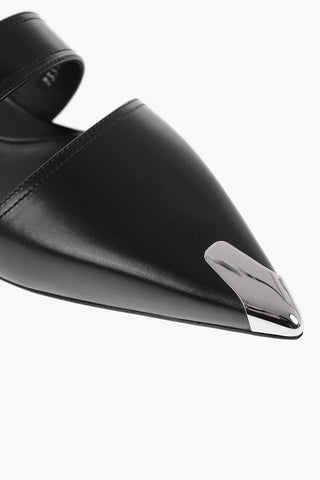 Clogs Aus Leder Mit Spitzer Spitze Und Schnalle