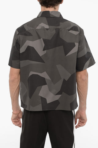 Camicia Boxy Fit Camouflage a Maniche Corte