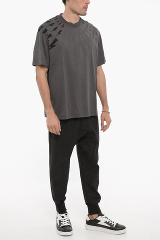 T-Shirt mit Rundhalsausschnitt Easy Fit und Ton-in-Ton-Print