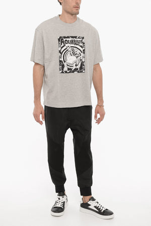 Rundhals-T-Shirt AQUARIUS THE HUMANITARIAN bedruckt