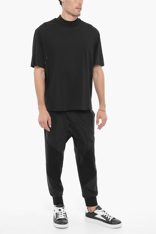 Slim-Fit T-Shirt mit Rundhals und Nieten