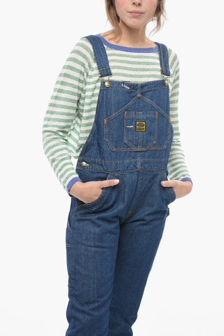 Denim-Latzhose mit Logoknöpfen in Gold