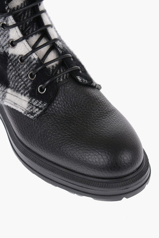 Combat-Stiefel aus gehämmertem Leder und Wolle im Buffalo-Karo