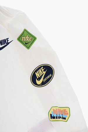 Rundhals-T-Shirt RETRO STICKER mit langen Ärmeln