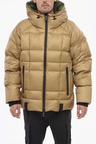 Steppjacke mit Logo-Print und Reißverschlusstaschen