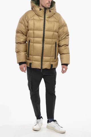 Steppjacke mit Logo-Print und Reißverschlusstaschen