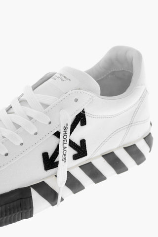 Sneakers in Canvas con Dettagli a Contrasto