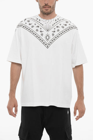 Rundhals-T-Shirt mit Bandana-Muster
