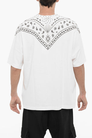 Rundhals-T-Shirt mit Bandana-Muster