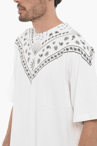 Rundhals-T-Shirt mit Bandana-Muster