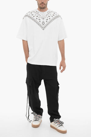 Rundhals-T-Shirt mit Bandana-Muster