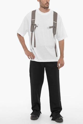 Rundhals-T-Shirt Mit Rucksack-Print