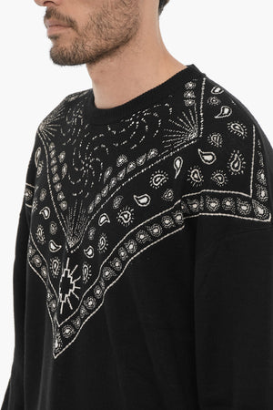 Rundhalspullover mit Bandana-Motiv