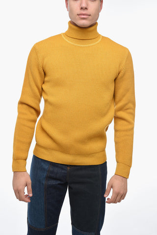 Maglia Dolcevita in Tessuto a Coste