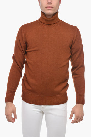Maglia a Collo Alto in Lana Vergine