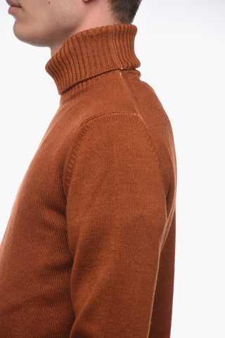 Maglia a Collo Alto in Lana Vergine
