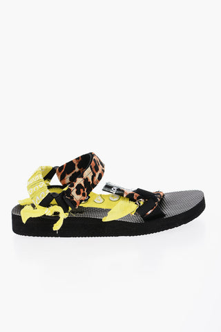 TREKKY Low Sandals with Bandana Pattern