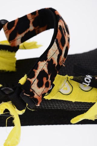 TREKKY Low Sandals with Bandana Pattern