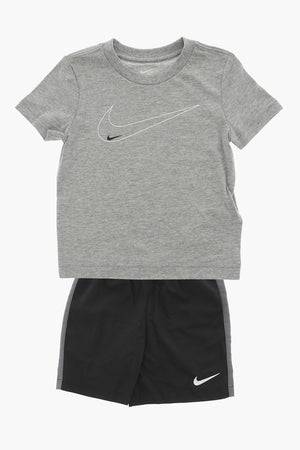 Set T-Shirt und Dri-Fit-Shorts mit aufgedrucktem Logo