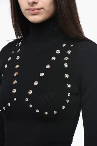 Elastisches Top mit hohem Kragen und Ösen-Detail