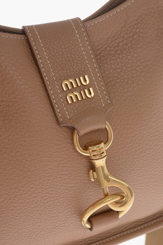 Borsa Saddle in Pelle Martellata con Moschettone