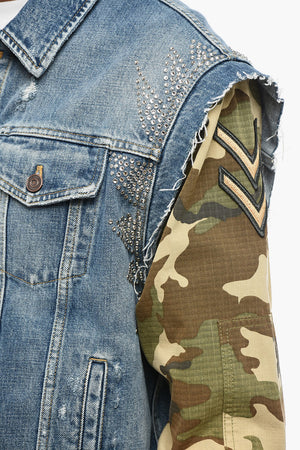 Jeansjacke im Destroyed-Look mit Camouflage-Ärmeln