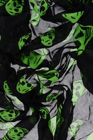Foulard con Stampa Teschi All-Over a Contrasto