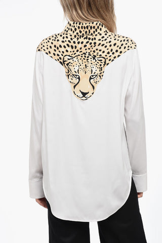 Seidenbluse mit Kragen im Leoparden-Effekt