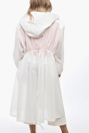 Trenchcoat aus Chiffon in Seidenmischqualität mit abnehmbarer Kapuze