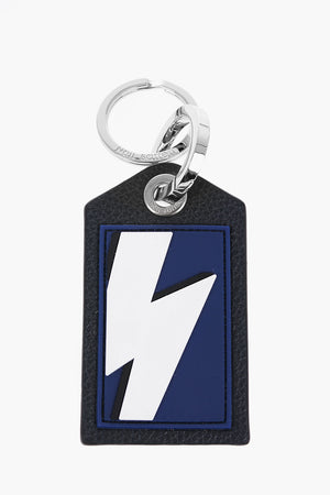 Schlüsselanhänger mit Anhänger aus genarbtem Leder und Thunderbolt-Detail