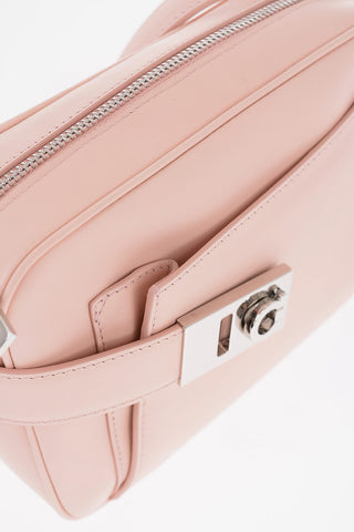 Leder-Kameratasche Mit Silbernem Detail