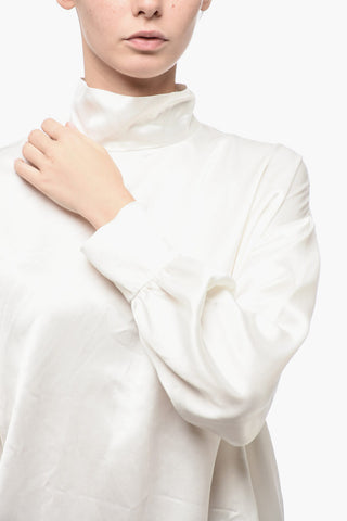 Blusa a Collo Alto Effetto Satin con Polsini