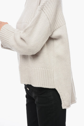 Maglia a Collo Alto Asimmetrica