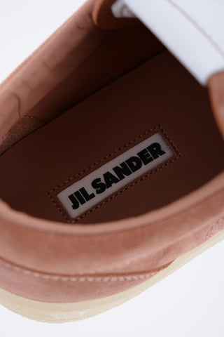 Niedrige Wildleder-Sneaker mit Gummisohle