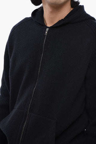 Maglia in Puro Cashmere con Cappuccio e Zip Frontale