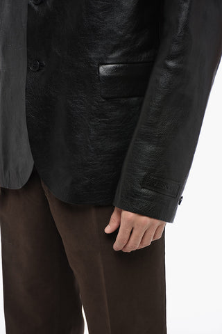 Einreihiger Blazer aus gehämmertem Leder