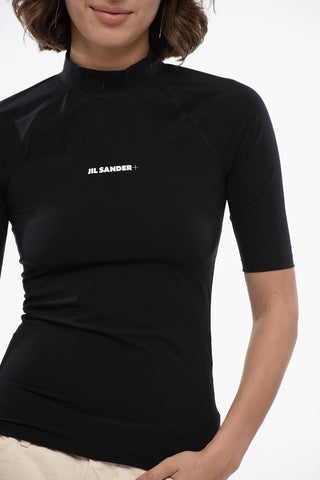 Kurzarm-Top aus technischem Stoff mit aufgedrucktem Logo
