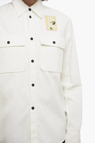 Overshirt aus geripptem Velours mit gesticktem Patch