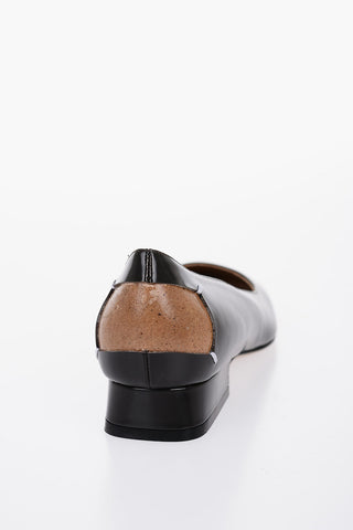 Gebürstete Leder-Ballerinas mit Cut-out-Detail