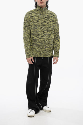 Melange-Wollpullover mit hohem Kragen