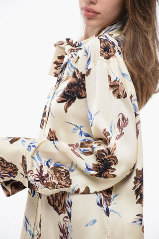 Florale Bluse mit Binddetail