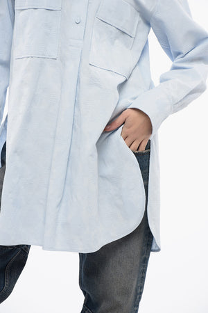 Besticktes Oversized-Hemd mit Seitenschlitzen