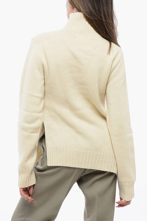 Maglia a Coll Alto con Fondo Asimmetrico