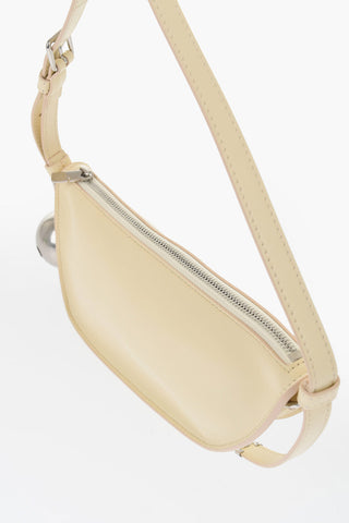 Borsa a Spalla SHIELD SLING in Pelle con Charm Argentato