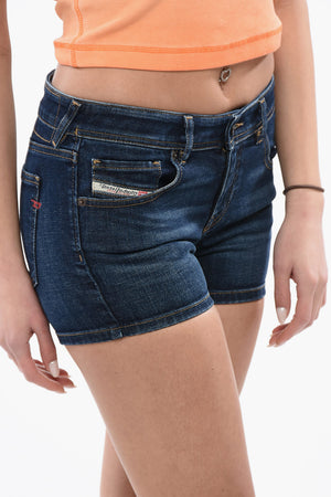 Shorts DE-LYLA mit normaler Bundhöhe und Logoknopf