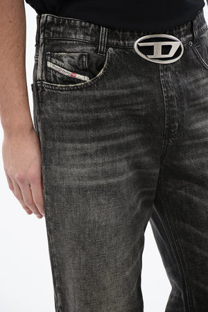 Jeans Loose Fit 2010 D-MACS-S2 in dunkler Waschung mit Cut-out-Logodetail 21cm