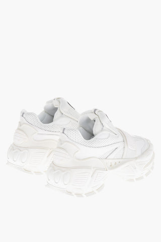 Niedrige Sneakers aus perforiertem Stoff in Uni
