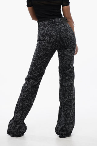 Lange gerade ausgestellte Jeans mit Allover-Grafikprint 26cm